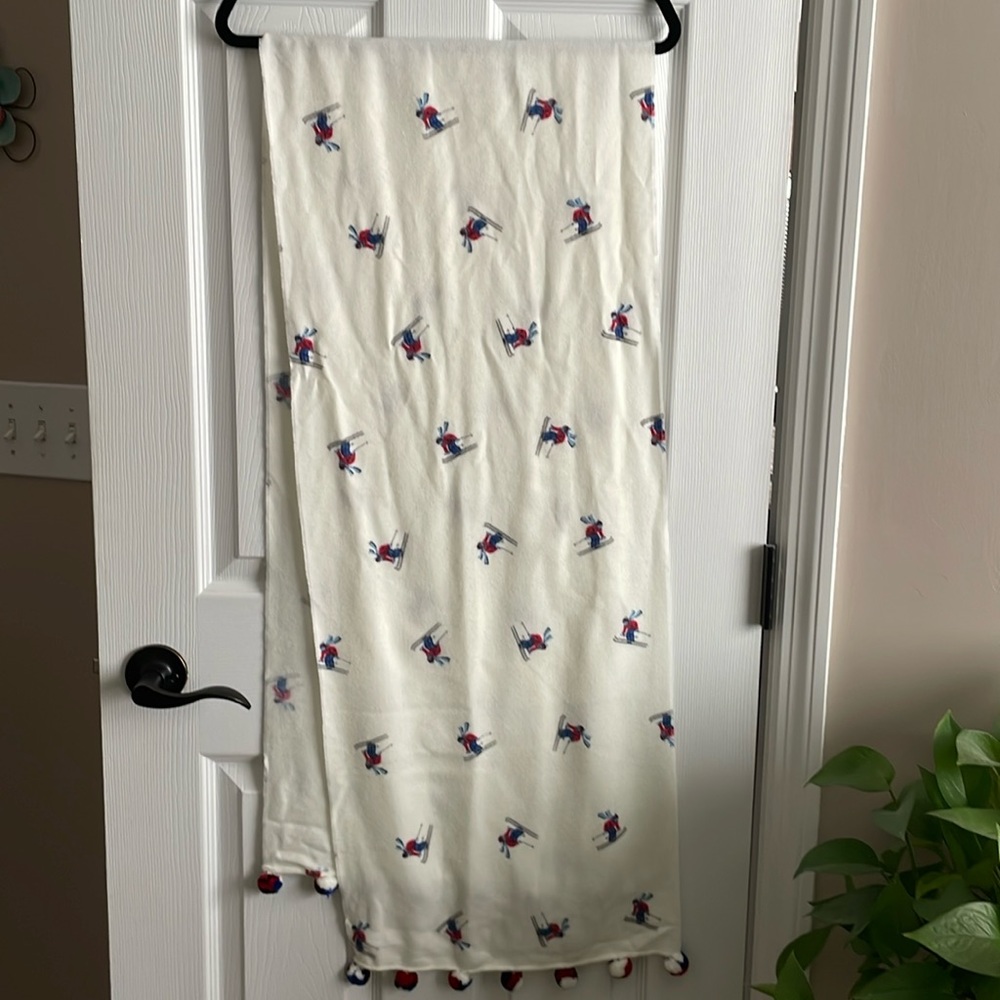 Long winter scarf with skier motif